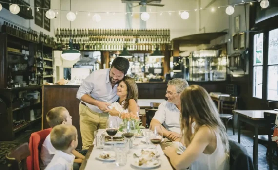 przyjęcie urodzinowe w restauracji